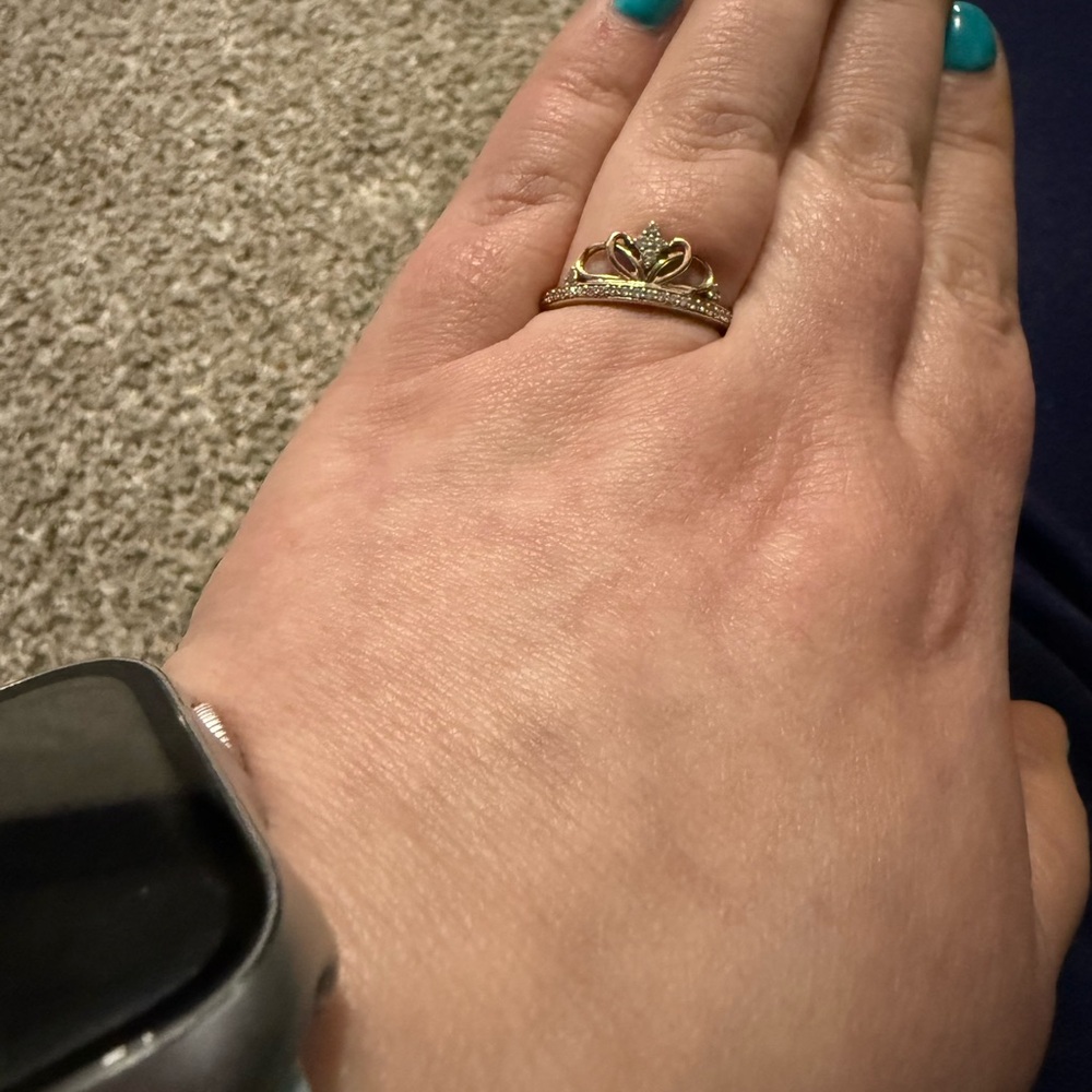Elegant Gold Crown Ring